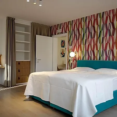 Savoy 5*